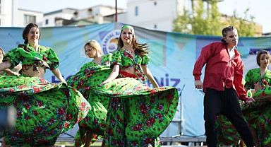 Uluslararası Halk Oyunları Festivali Coşkusu Kartal’ın Mahallelerini Sardı