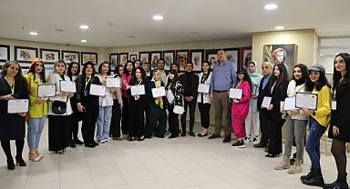 Kartal Belediyesi’nden İranlı Kadın Ressamlara Anlamlı Destek