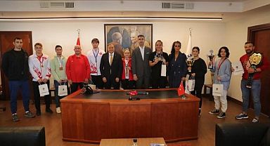 Kartal’ın Gururu Şampiyon Sporculardan, Başkan Yüksel’e Ziyaret