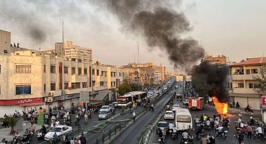 İran Devrim Muhafızları Ordusu: Gösterilerde 300'den Fazla Kişi Hayatını Kaybetti