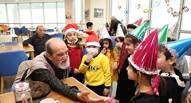 Kreş Öğrencilerinden Huzurevi Sakinlerine Yılbaşı Sürprizi