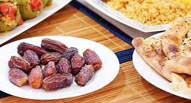 İftar ve sahurda nasıl beslenmek gerekir?