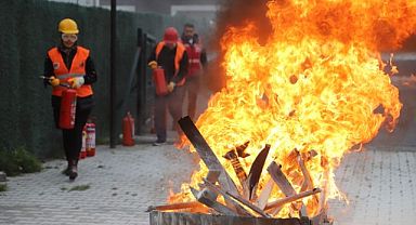 Kartal Belediyesi’nden Belediye Personeline Yangın Söndürme Eğitimi