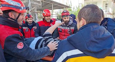 Kartal’dan Giden Arama Kurtarma Ekibi Enkazdan 4 Kişiyi Sağ Çıkardı
