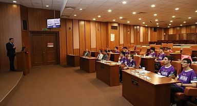 Robotik Kodlama Takımı Öğrencilerinden Kartal Belediyesi’ne Ziyaret