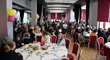 Maltepe’de onlarca anneye “Anneler Günü” sürprizi