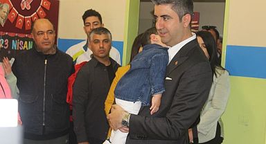 Yüksel ailesi sandıkta nezaket dersi verdi (Video Haber)