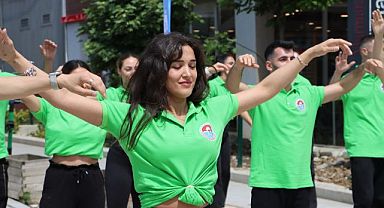 Dans ederek çevre sorunlarına dikkat çektiler