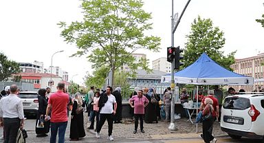 Kartal Belediyesi Üniversite Sınavında Öğrencilerin Yanında