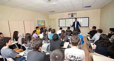 Üniversite Adaylarına Başkan Gökhan Yüksel’den Moral Ziyareti