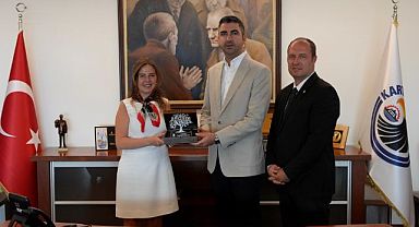 Türk Eğitim Vakfı’ndan Başkan Yüksel’e Plaket