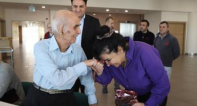 Kartal Belediyesi’nden Huzurevi Sakinlerine Yılbaşı Ziyareti