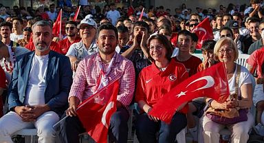 Maltepe Meydanı’ndan Milli Takım’a destek