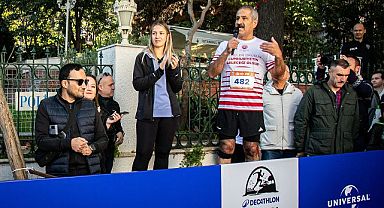 Başkan Akpolat Yarı Maratonda Hem Koştu Hem Madalya Verdi