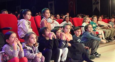 Kartal’da Çocuklar İçin Ücretsiz ‘Tiyatro Şöleni’ Başladı