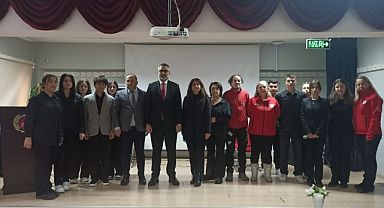 Depremde Hayatını Kaybedenler İçin Anma Programı Düzenlendi