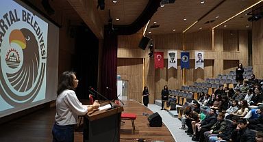 Kartal Belediyesi’nden Öğrencilere ‘LGS Motivasyon Semineri’ ve Müzikli Sürpriz