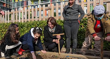 Başkan Köymen, lösemili çocuklarla “Ata Tohumu” ekti