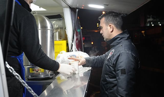 Kartal Belediyesi’nden Vatandaşlara Sıcak Çorba İkramı