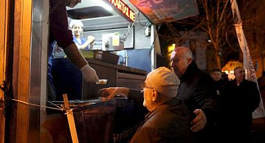 Kartal’da Regaip Kandili Dolayısıyla Üç Camide Lokma ve Kandil Simidi İkramı